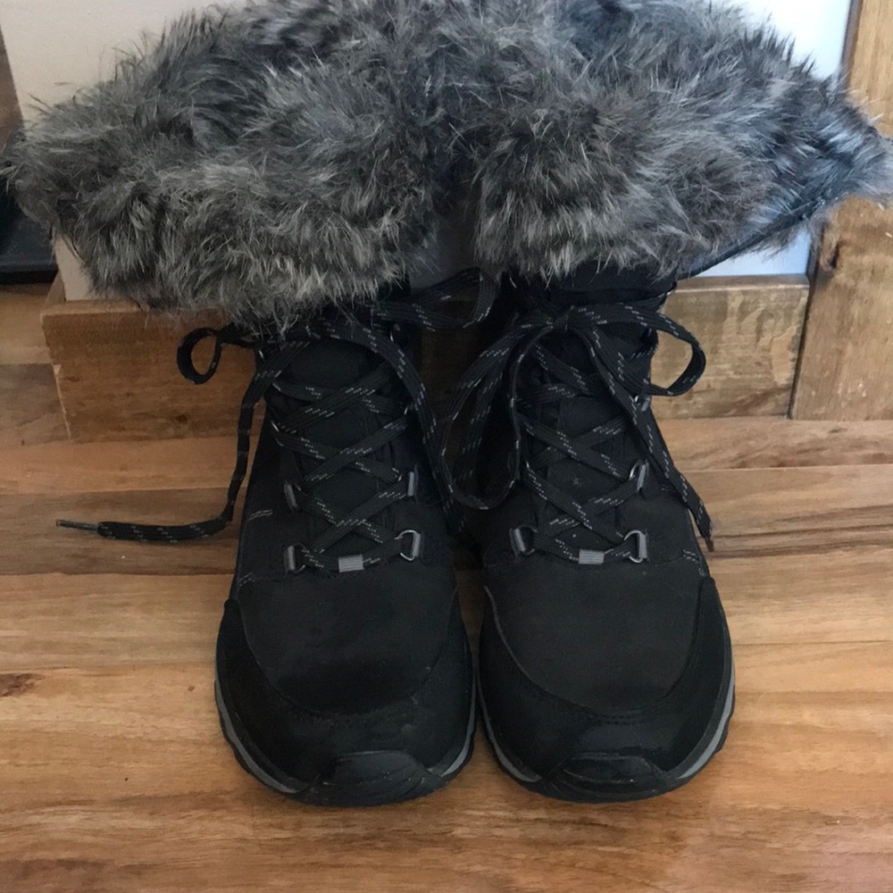 Eddie Bauer fur winter boots - size 8